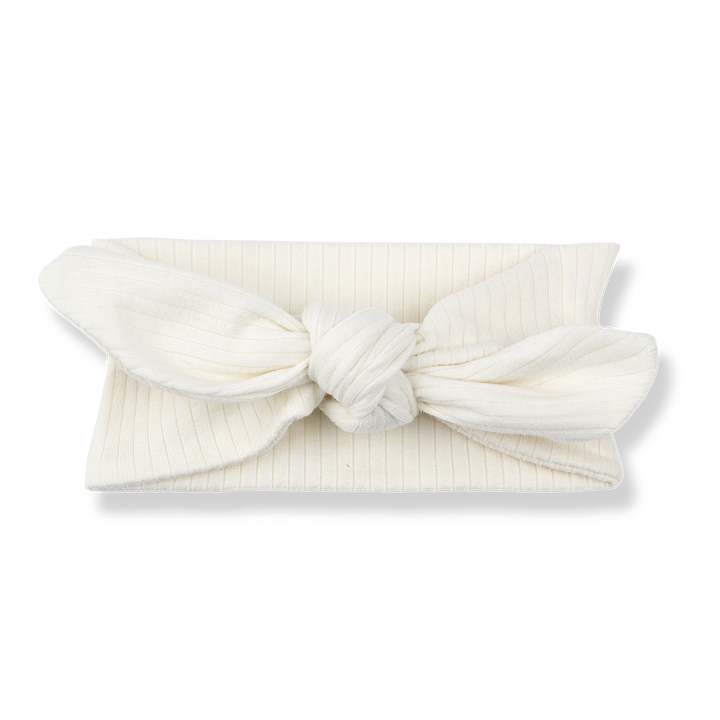 weißes Stirnband für Mädchen aus Baumwolle und Elasthan in gerippter Jersey-Qualität mit dekorativer Schleife auf der Vorderseite, Produktbild, Ansicht von vorne