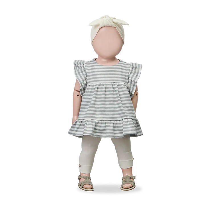 1+ in the family Ametlla off-white getragen von einer Puppe, Ansicht von vorne