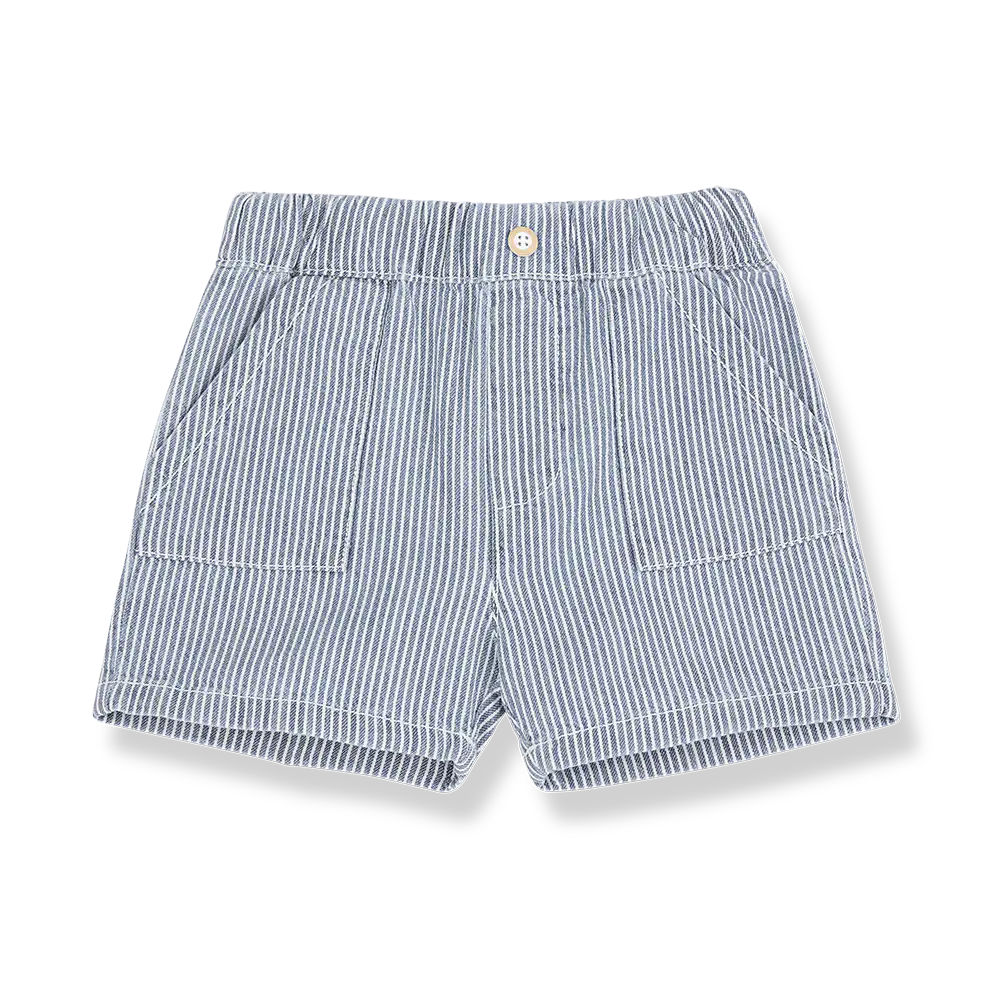 blaue Jeans-Shorts für Babys aus 100% Baumwolle mit weißen vertikalen Streifen, Gummibund, aufgesetzten Seitentaschen und einer Gesäßtasche auf der rechten Seite, Produktbild, Ansicht von vorne