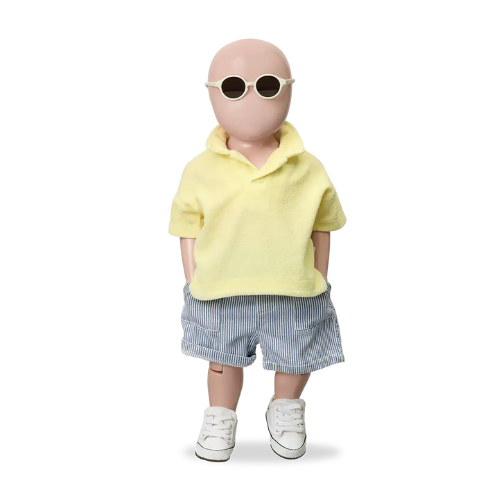 1+ in the family Andratx denim getragen von einer Puppe, Ansicht von vorne