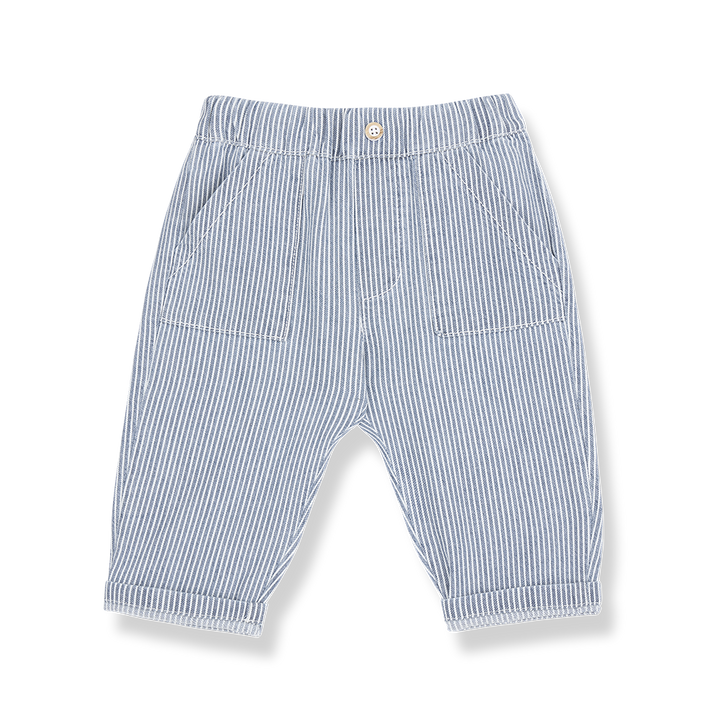 blaue, leichte Jeans für Babys aus 100% Baumwolle mit weißen vertikalen Streifen, Gummibund und zwei aufgesetzten Seitentaschen. Gerades Bein. Produktbild, Ansicht von vorne.