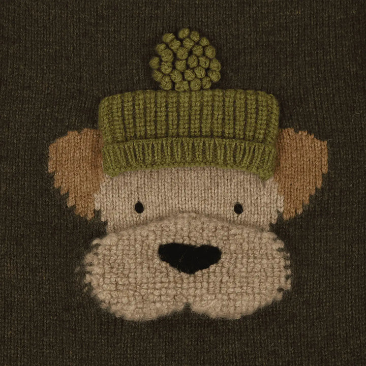 Donsje Denn Merino Wool Sweater Terrier dark olive Detailansicht eingestrickter Terrier. 