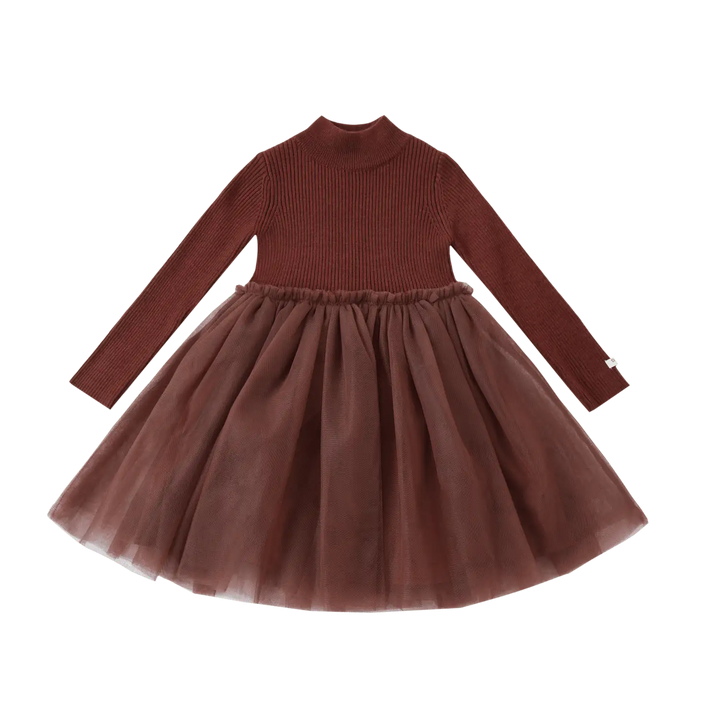 weinrotes langärmeliges Kleid für Mädchen mit einem gestrickten Oberteil aus einem Wollgemisch mit Stehkragen und einem voluminösen Rock aus Tüll mit einem Unterrock aus Baumwolle. Produktbild, Ansicht von vorne. 