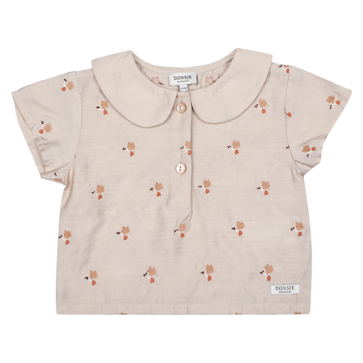 beigefarbene, kurzärmelige Bluse für Mädchen mit aufgestickten kleinen Kolibris in verschiedenen Brauntönen, mit Bubikragen und halber Knopfleiste