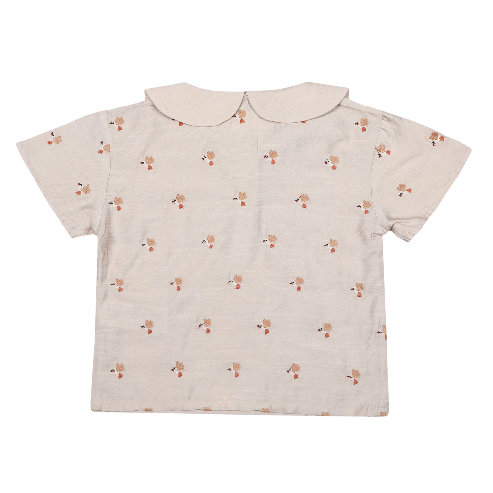 Donsje Nesa Blouse Hummingbirds soft taupe Produktbild, Ansicht der Rückseite, auch hier aufgestickte Kolibris allover