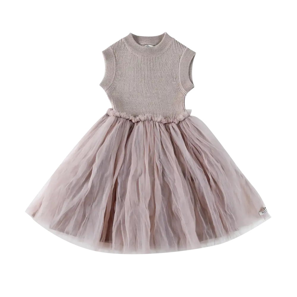 ärmelloses Tüllkleid für Mädchen im warmen rosé-violetten Farbton mit einem weichen Strickoberteil aus 50% Acryl und 50% Wolle. Ausladender, voluminöser Tüllrock, der toll schwingt.