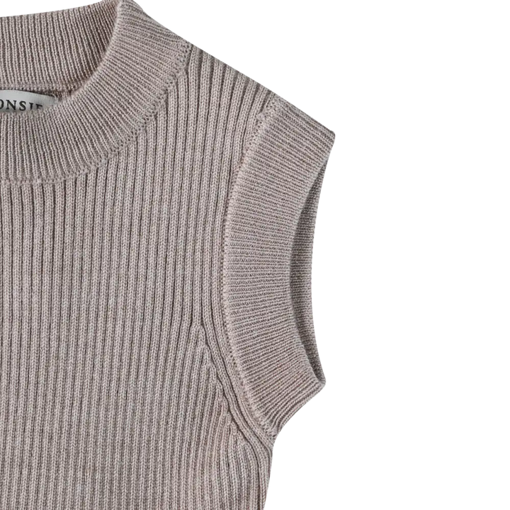 Donsje Xewa Dress lavender brown Detailansicht Stehkragen und linker Schulterbereich 