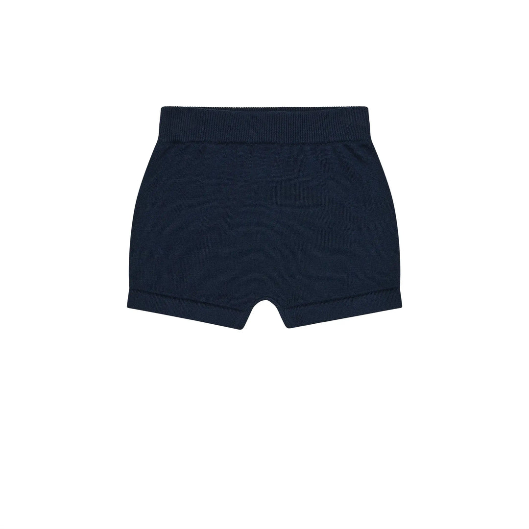 dunkelblaue Shorts für Babys und Kinder aus Feinstrick aus GOTS zertifizierter Bio-Baumwolle mit breitem Bund, Produktbild, Ansicht Vorderseite