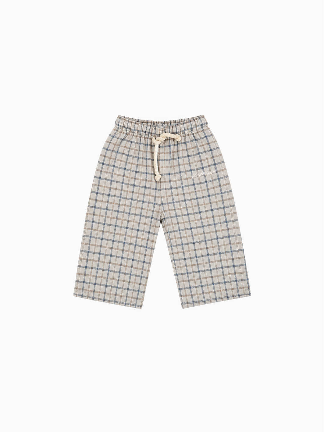 Graue Stoffhose für Kinder aus 100% Baumwolle mit Gummibund und Kordelzug mit Karomuster aus blauen und braunen Streifen. Produktbild, Ansicht von vorne. 