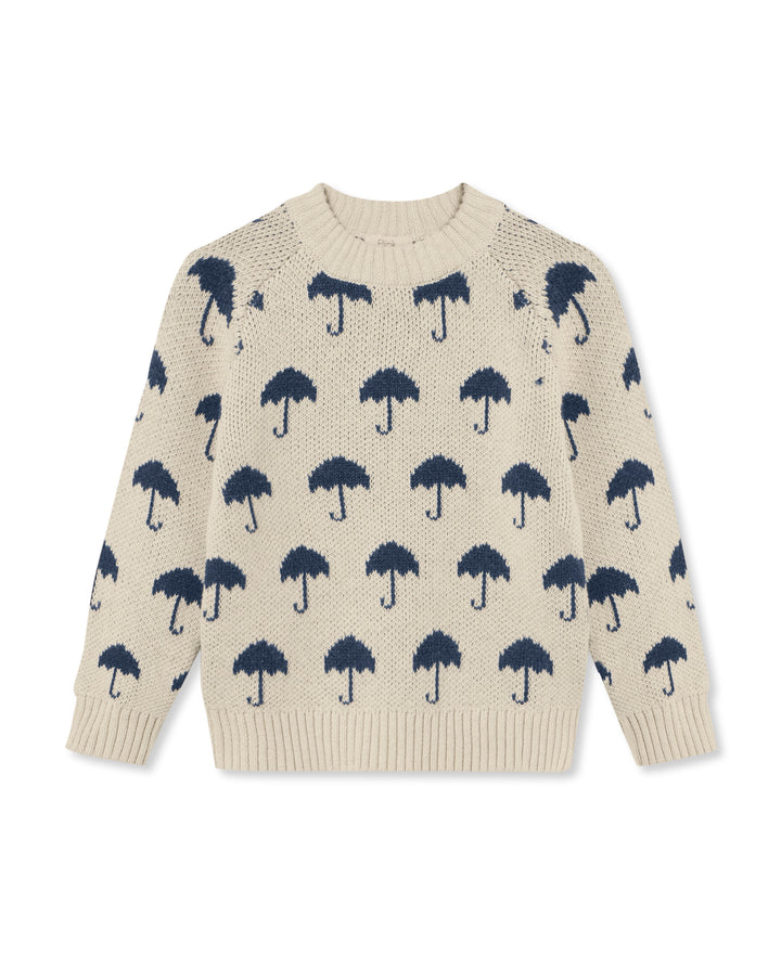 beigefarbener Strickpullover für Kinder aus Baumwolle, Kaschmir und Wolle mit eingestrickten, dunkelblauen Regenschirmen rundum, geripptem Rundhalsausschnitt und gerippten Bündchen an den Ärmeln und am Saum. Produktbild, Ansicht von vorne. 