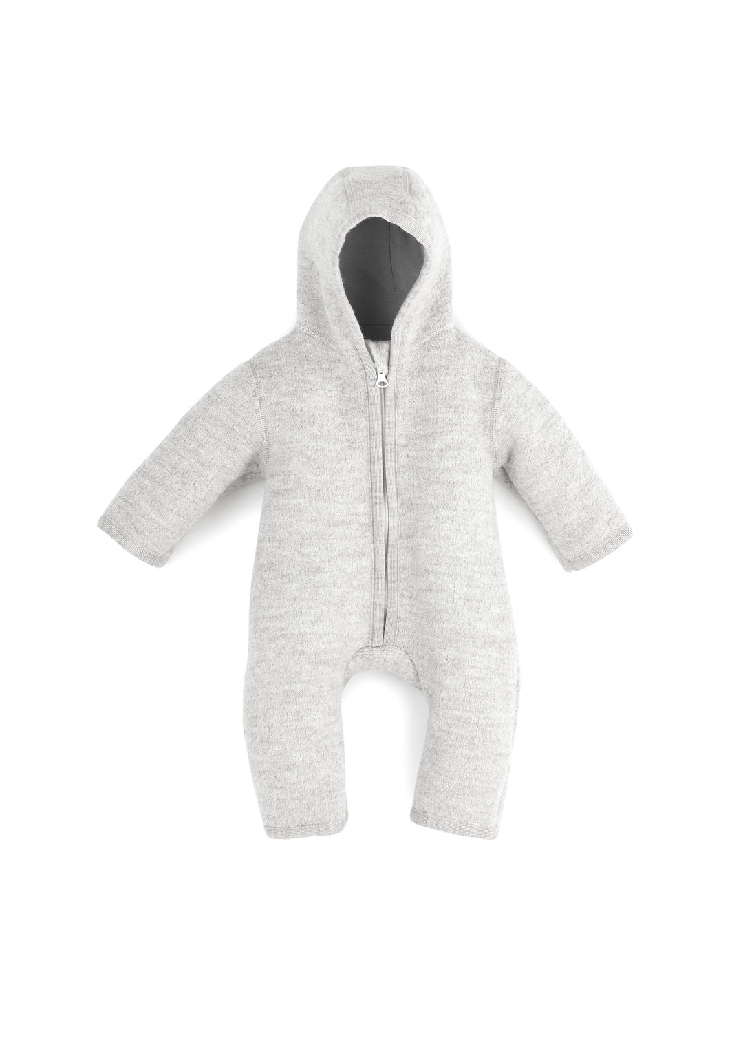 grauer Walk-Overall für Kleinkinder und Babys aus Bio-Schurwolle mit Kapuze und durchgehendem Reißverschluss. Produktbild, Ansicht von vorne. 