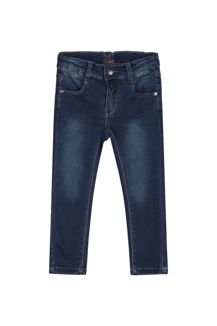 dunkelblaue Jeans für Kinder aus Baumwolle, Polyester und Elasthan mit leichten Verwaschungen auf den Oberschenkeln und gerade bis eng geschnittenem Bein, weiche und dehnbar