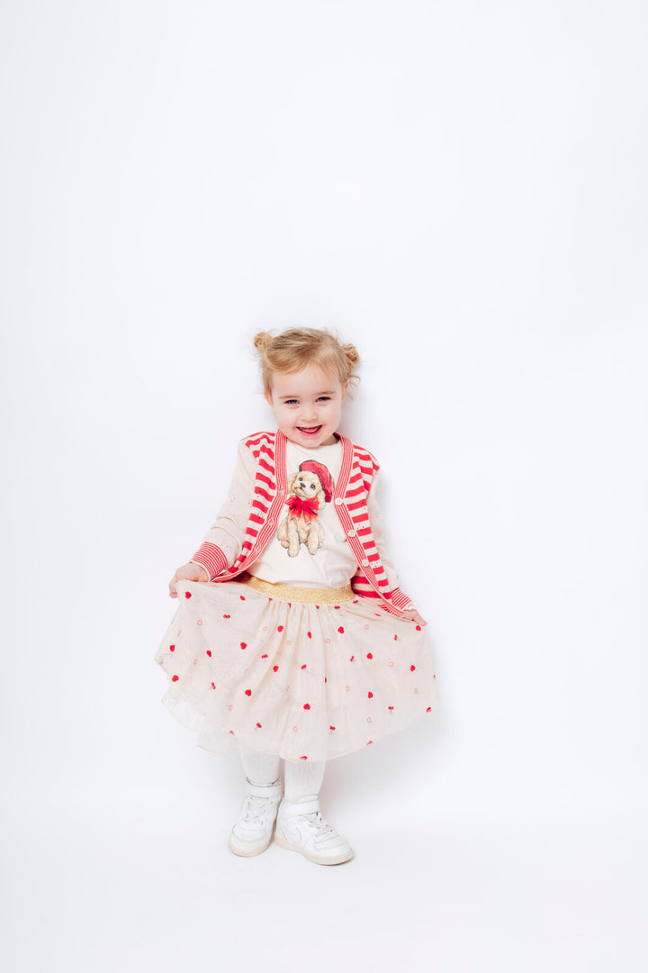 Hust & Claire HCNInna Cherry mix emb. quartz getragen von einem kleinen Mädchen vor weißem Hintergrund, Ansicht von vorne