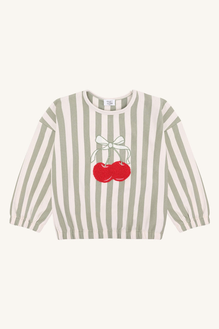 salbeigrün-cremefarben vertikal gestreiftes Sweatshirt für Mädchen aus Bio-Baumwolle mit aufgestickter Frottee-Kirsche auf der Vorderseite, Rundhalsausschnitt und elastischen Bündchen, Produktbild, Ansicht von vorne