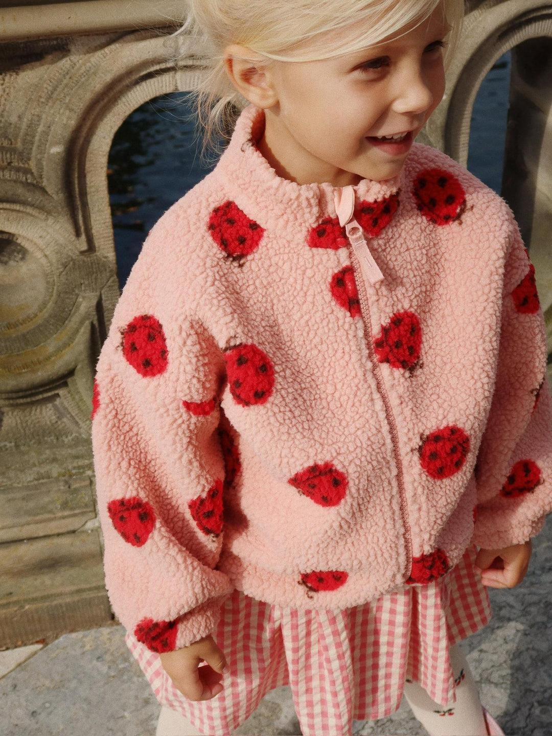 Fleecejacke mit Teddyfell für Mädchen aus nachhaltigem Polyester mit Marienkäfer-Print und Reißverschluss