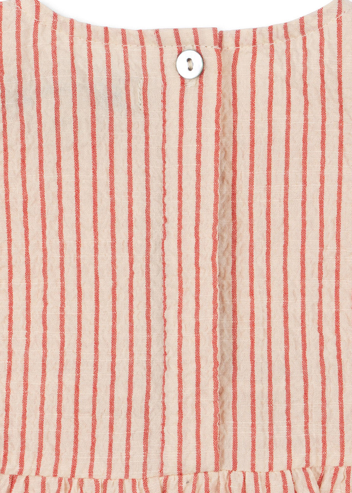 Konges Sloejd Ellie Frill Romper GOTS amour stripe Detailansicht Knopfverschluss im Nacken