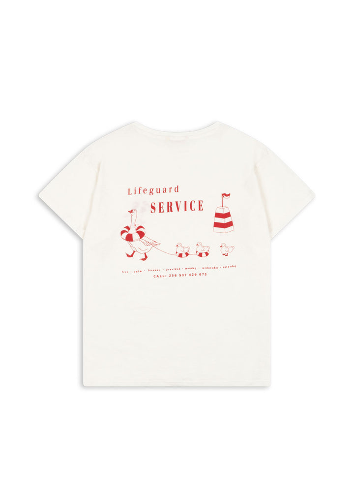 Konges Sloejd Era Mommy Tee OCS off white/lifeguard service Produktbild, Ansicht der Rückseite, hier Print in rot einer Rettungsschwimmer-Gans mit drei kleinen Gänsen im Schlepptau