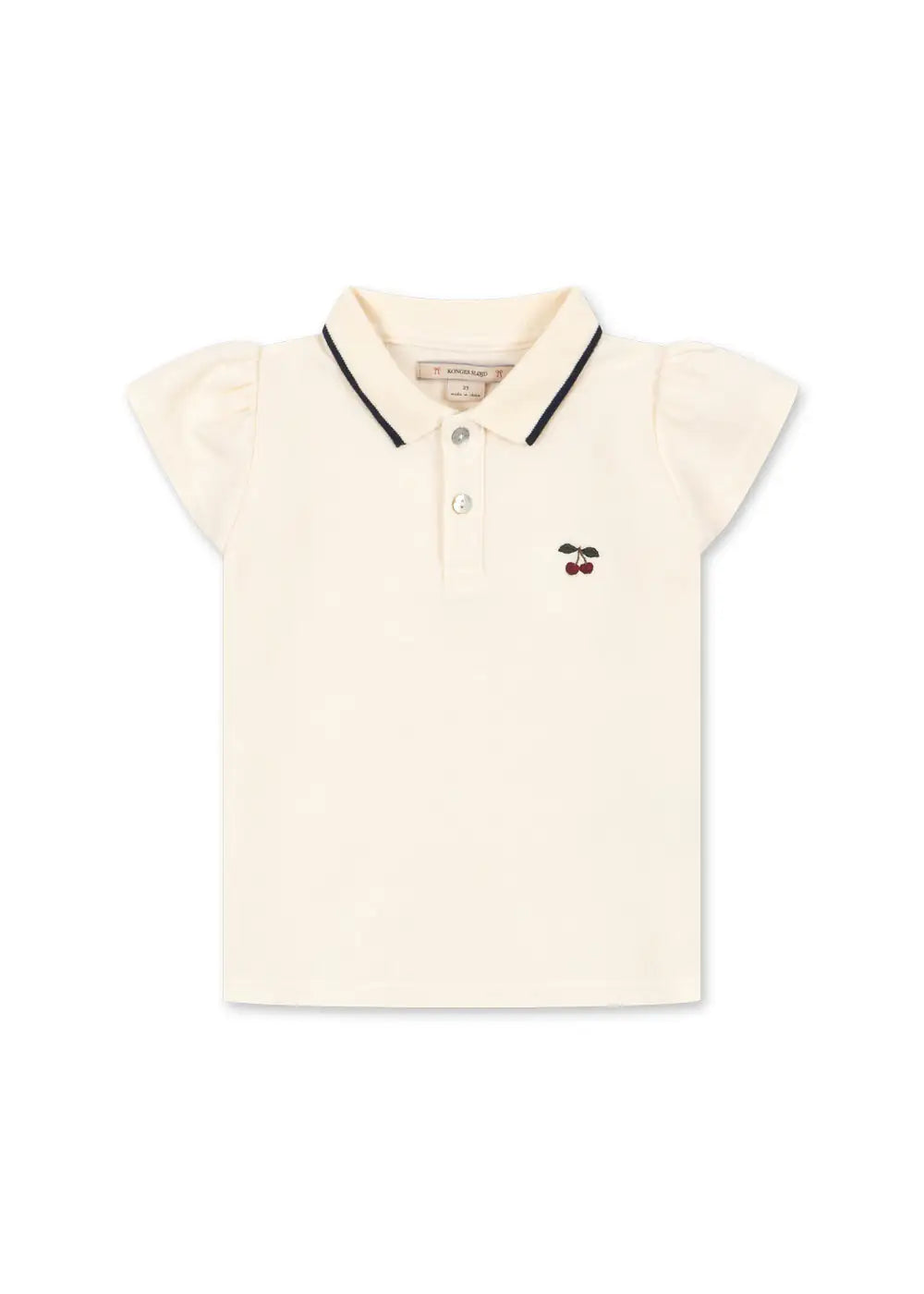 cremeweißes Poloshirt für Mädchen aus Baumwolle mit kurzen, leicht gepufften Ärmeln, aufgestickter kleiner Kirsche auf Höhe der linken Brust und marineblauem Streifen am Kragen 