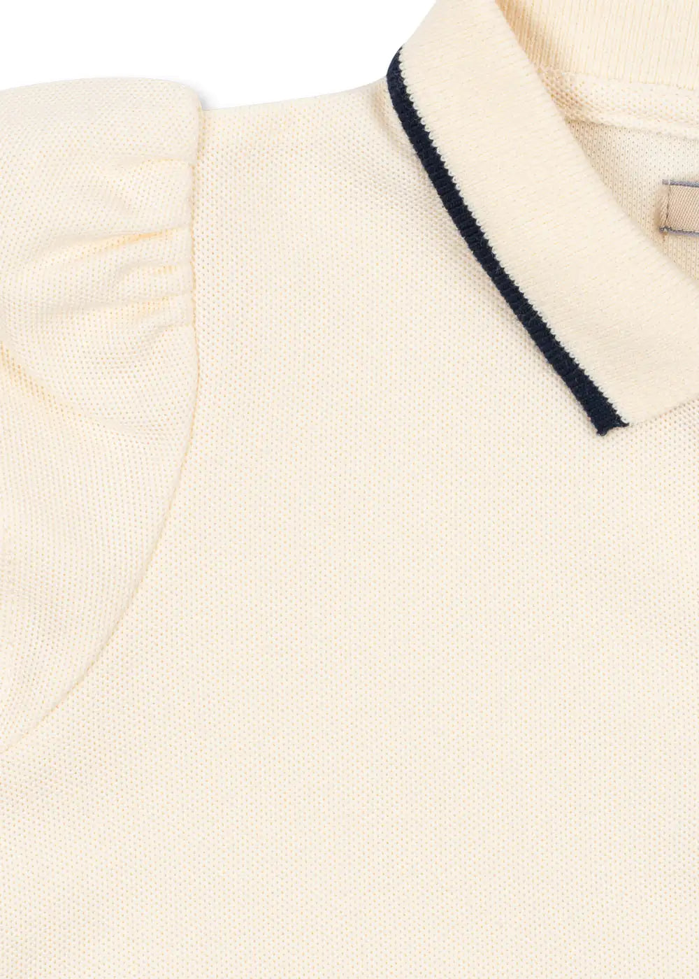 Konges Sloejd Florita Polo Shirt OCS antique white Detailansicht Kragen und Schulter mit leicht gepufften Ärmeln