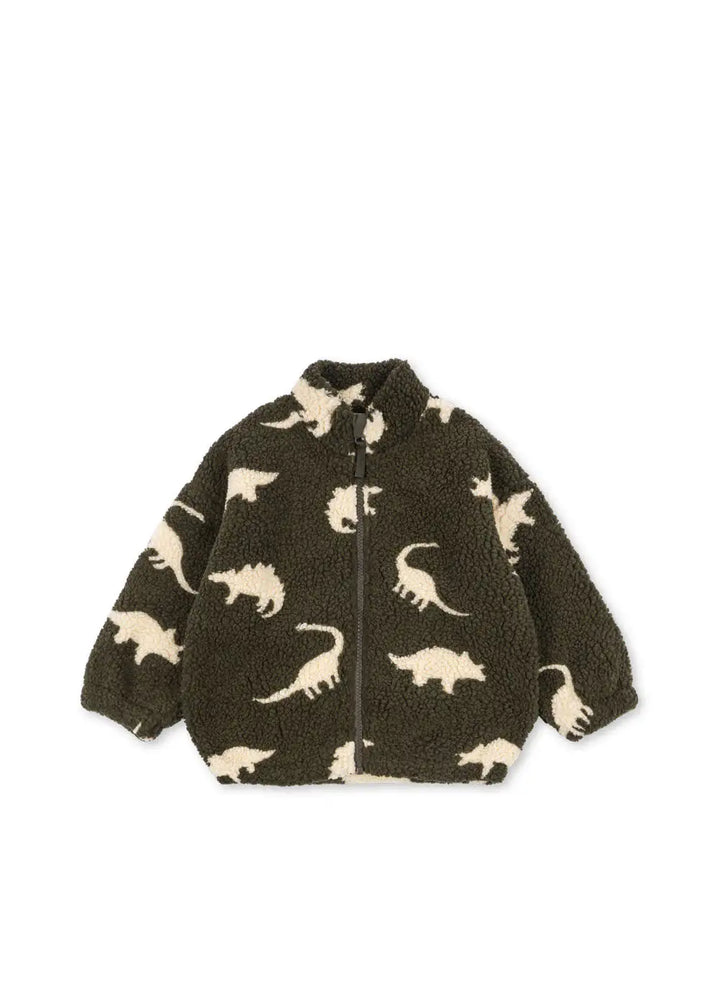 dunkelgrüne Teddy-Fleecejacke für Kinder mit cremefarbenem Dino-Allover-Muster, Stehkragen und durchgehendem Reißverschluss. Produktbild, Ansicht von vorne. 
