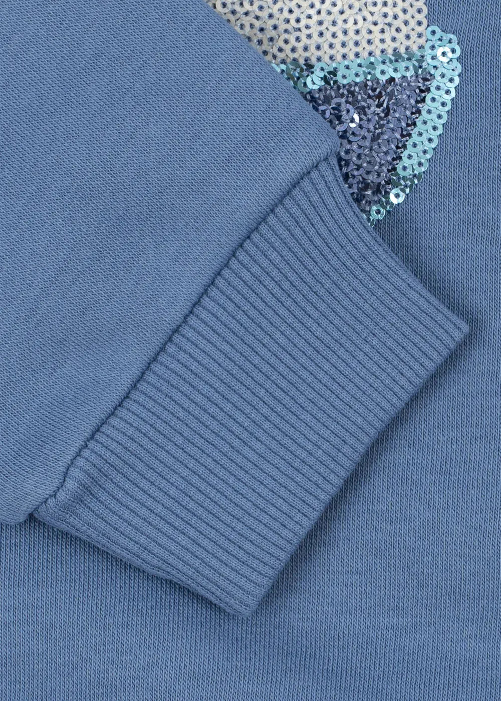 Konges Sloejd Loumilla Sweat Shirt OCS colony blue Detailaufnahme geripptes Bündchen am Ärmelsaum