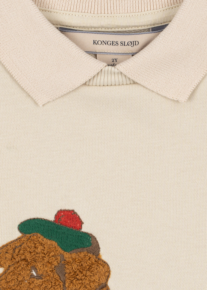 Konges Sloejd Spotty Sweat Shirt GOTS brown rice Detailansicht Polokragen. 