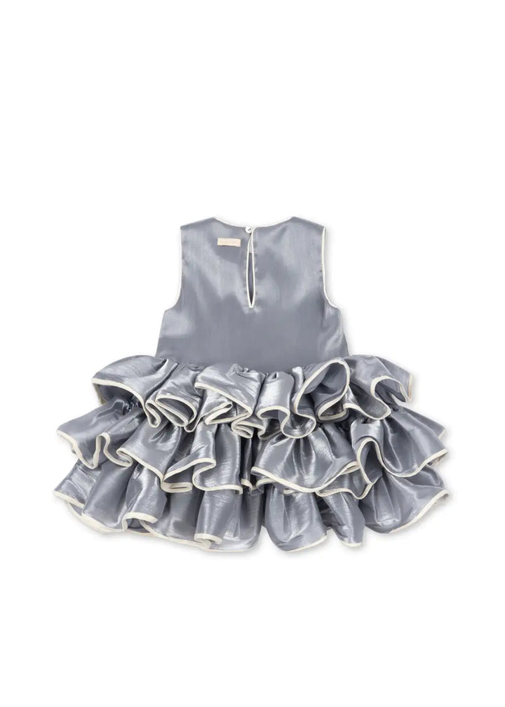 Konges Slojd Fia Frill Dress GRS sleet Produktbild, Ansicht der Rückseite, kleiner Knopfverschluss im Nacken. 