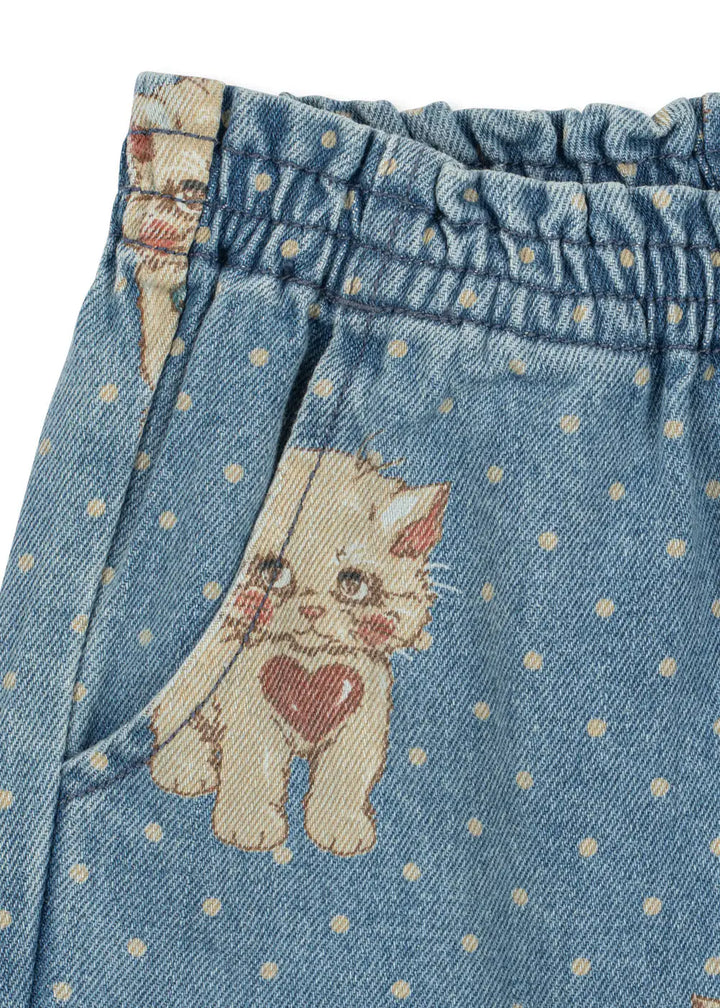 Konges Slojd Magot Frill Pants GOTS ciao miao Detailansicht Gummibund und Katzenprint. 