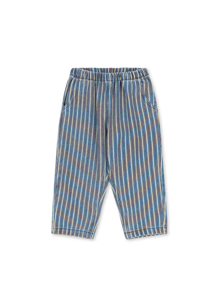 blaue Jeans für Kleinkinder und Kinder mit beigefarbenen und roten vertikalen Streifen, weitem Bein, Gummibund und einer Gesäßtasche auf der rechten Seite. Seitliche Eingriffstaschen. 100% Bio-Baumwolle.