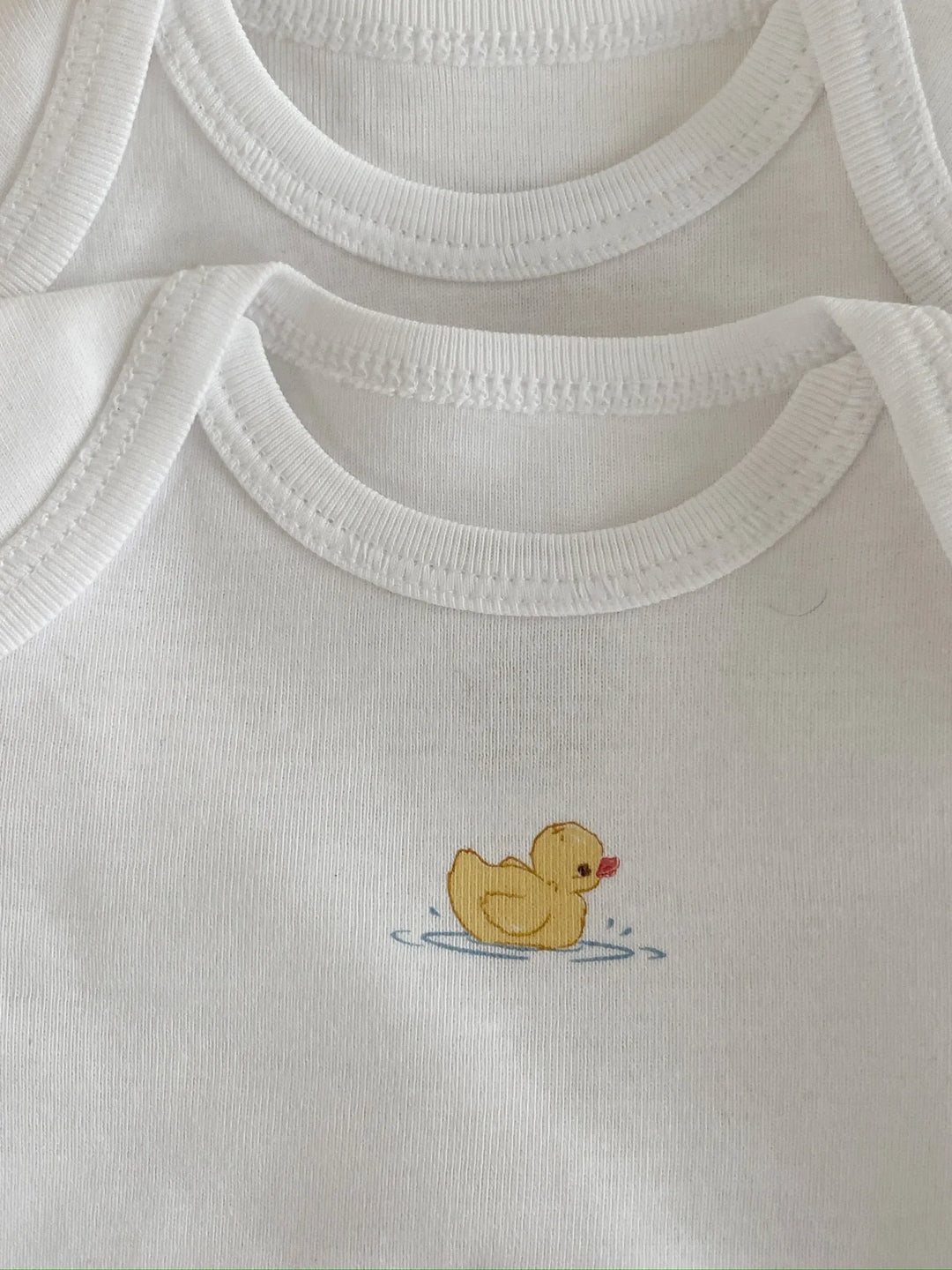 Body für Baby unisex aus Bio Baumwolle in weiß mit kleiner gelber Ente langarm 2 Stück im Set