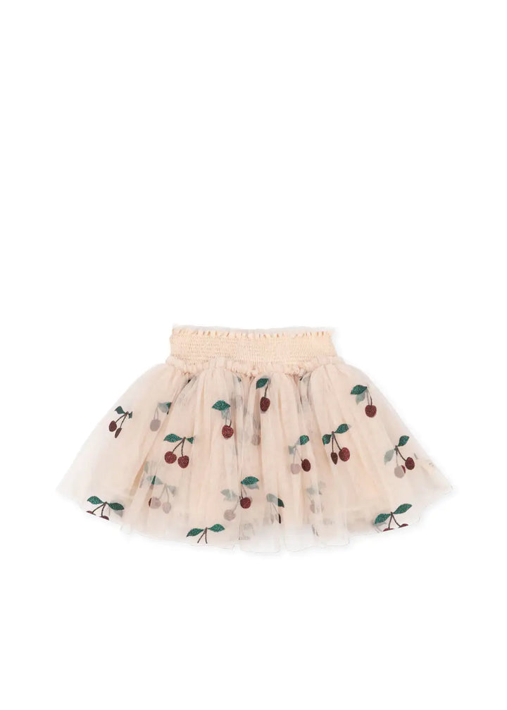 Cremefarbener, Voluminöser Tüllrock für Kleinkinder und Kinder mit einer gesmokten Taille und einem Allover-Print in Form von glitzernden Kirschen. Produktbild, Ansicht von vorne. 