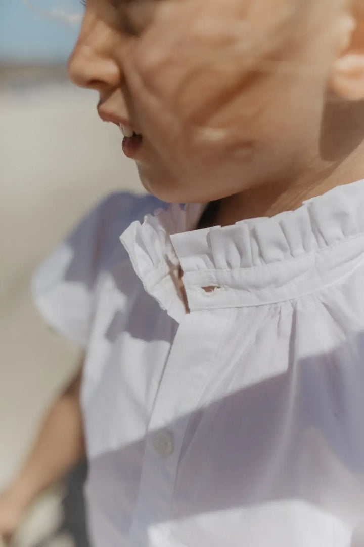 kurzärmelige Bluse mit Rüschen