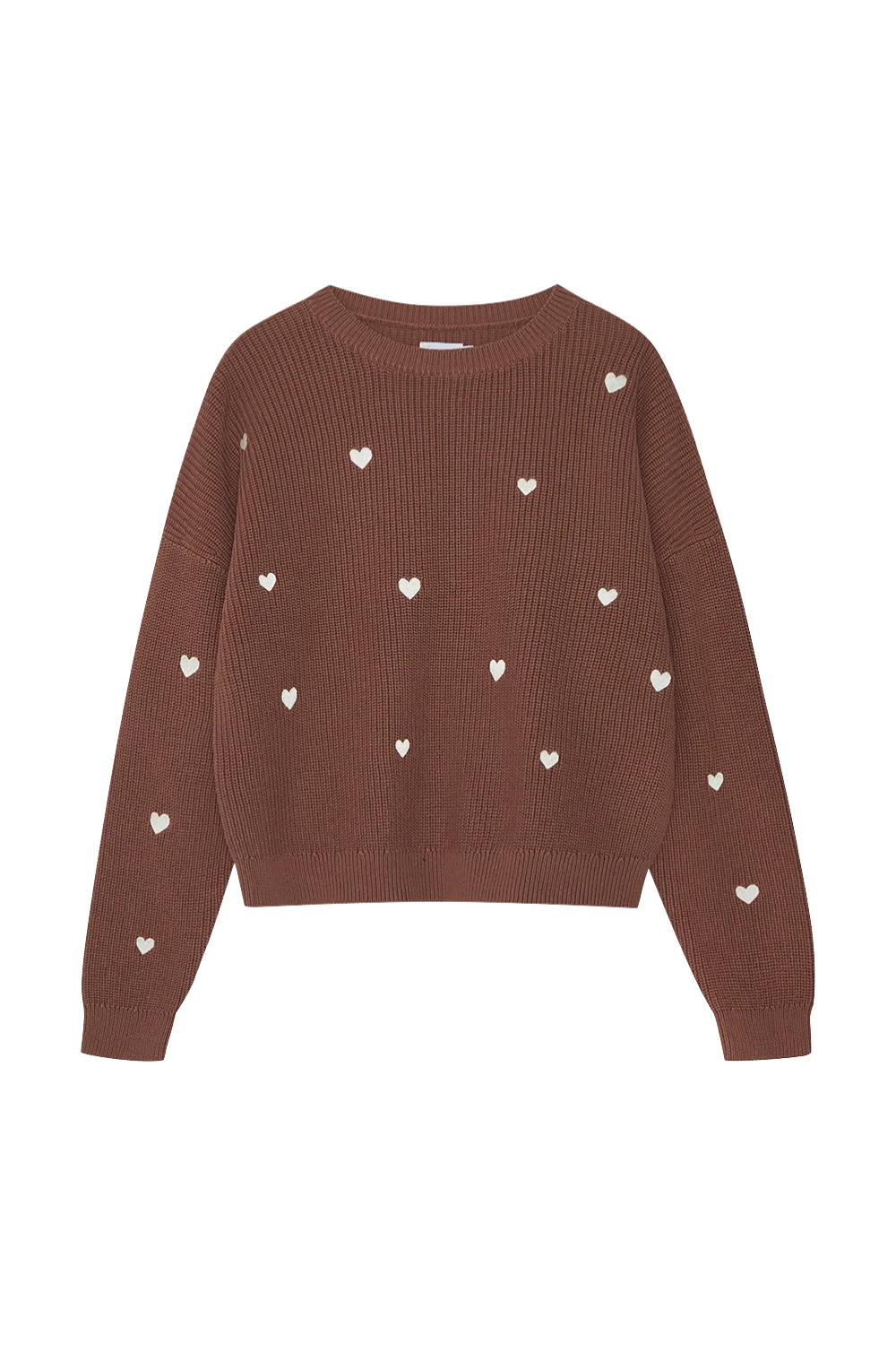 brauner Pullover für Damen aus Bio-Baumwolle in Patentstrick mit eingenähten, cremefarbenen Herzen auf der geaamten Vorder- und Rückseite, gerippte Bündchen am Rundhalsausschnitt, Saum und an den Ärmeln. Produktbild, Ansicht von vorne. 