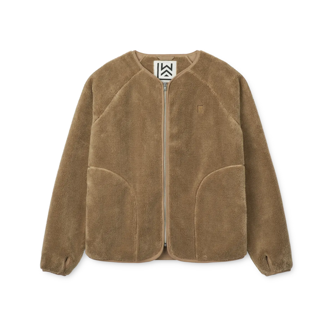 hellbraune Teddyjacke für Damen aus recyceltem Polyester mit Seitentaschen, Reißverschluss und Rundhalsausschnitt. 