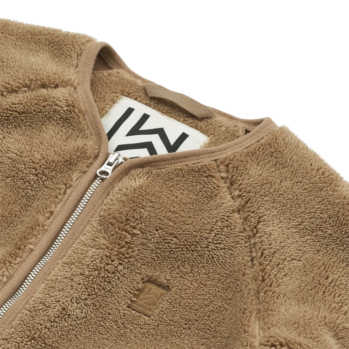Liewood Calina Pile Jacket oat Detailansicht Ausschnitt, Reißverschluss und Teddyfell-Struktur