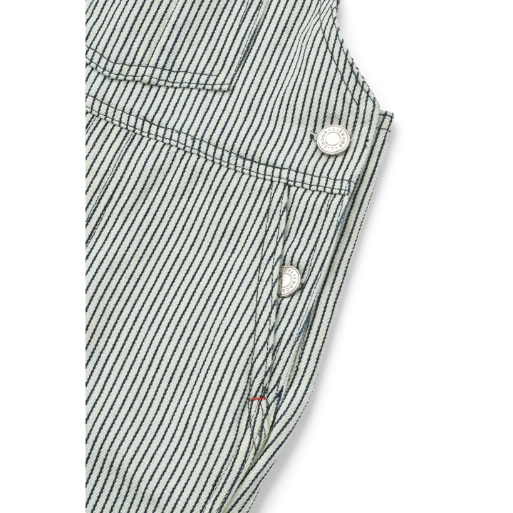 Liewood Delan Stripe Denim Dungarees classic navy / creme de la creme Detailaufnahme Streifenmuster und seitliche linke Eingriffstasche