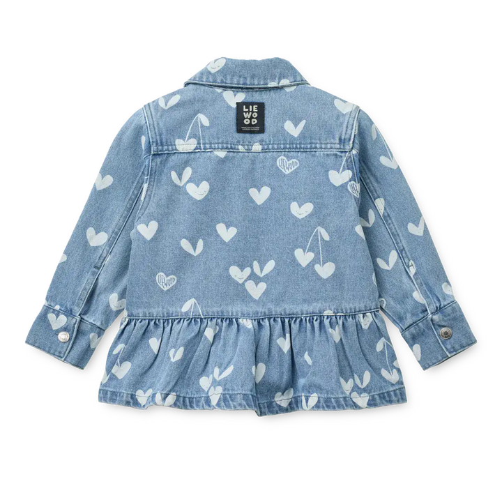 Liewood_Kenza_Printed_Denim_Overshirt sweethearts light blue denim Ansicht von hinten mit Blick auf den auch hier fortgesetzten Allover-Herz-Print und die Rüschen am Saum