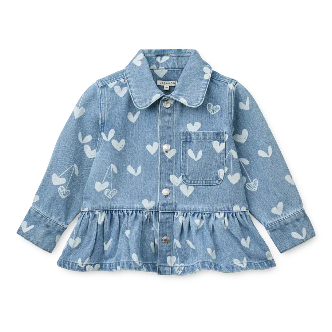 hellblaue Jeans-Jacke für Mädchen aus Baumwolle mit durchgehender Knopfleiste, Kragen und Rüschen am Saum im Peplum-Stil, Alloverprint in Form von hellen Herzen