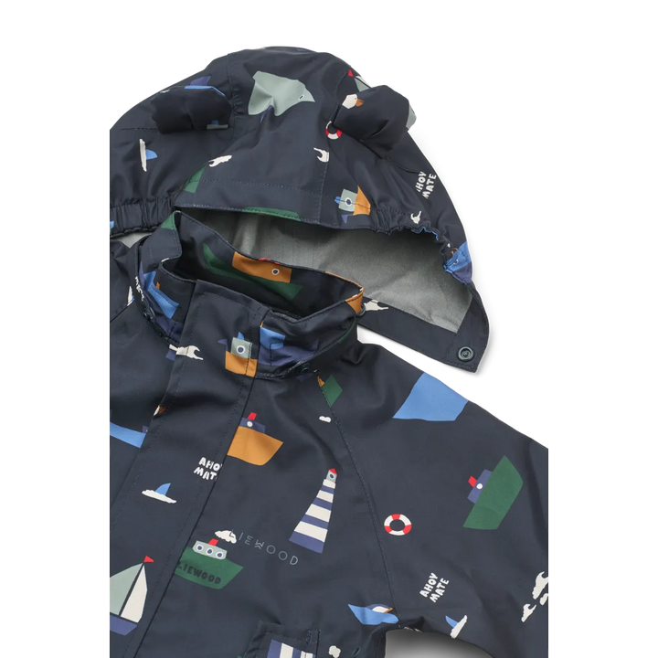 Liewood Manu Rainwear Set sailing classic navy Detailansicht Jacke obere Hälfte mit Blick auf abnehmbare Kapuze und Stehkragen 
