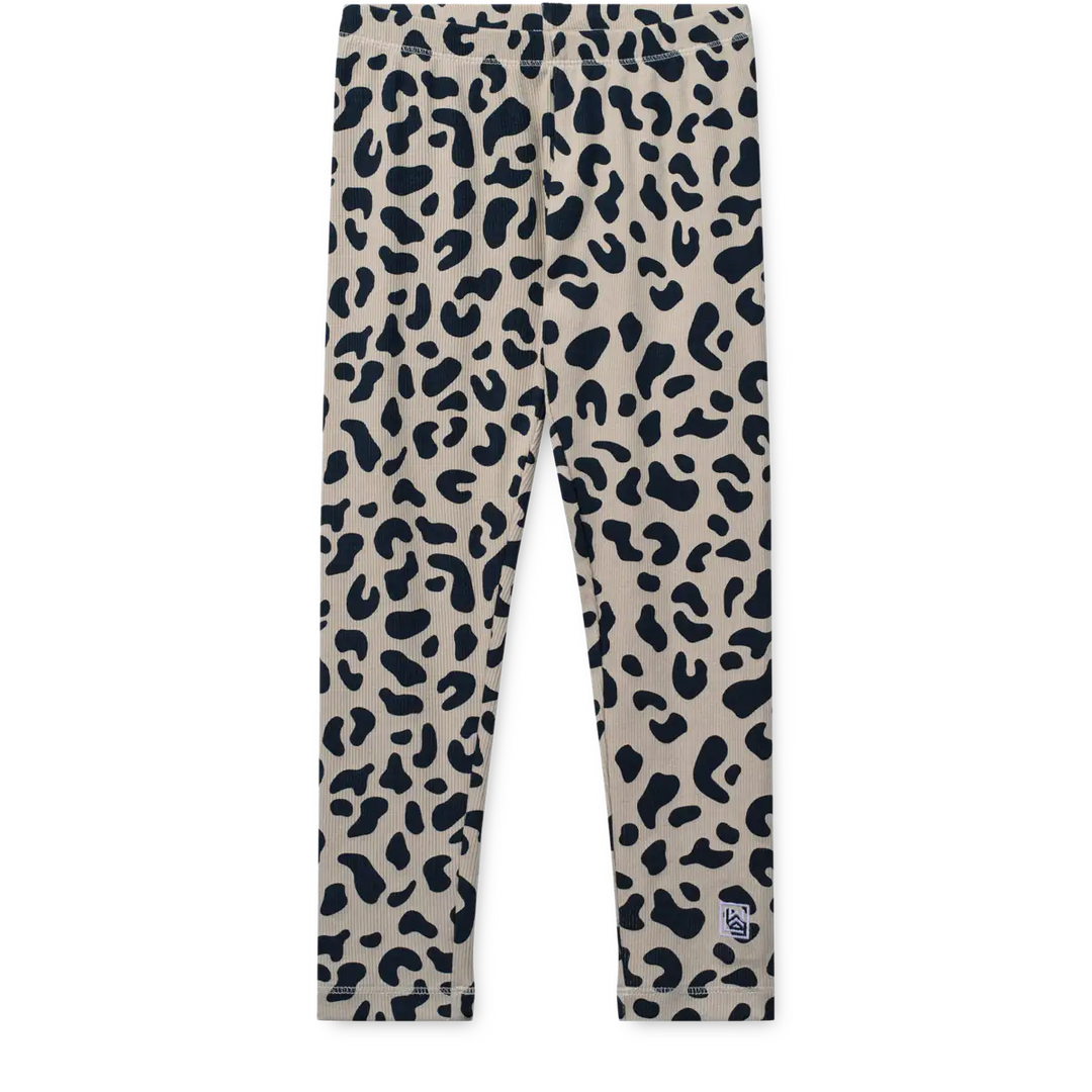 dunkelbeigefarbene, gerippte Leggings aus Baumwolljersey mit schwarzem Leopardenmuster-Allover-Print. Eng anliegendes Bein und Gummibund. Fliederfarbenes Logo-Stitch am linken Fuß. 