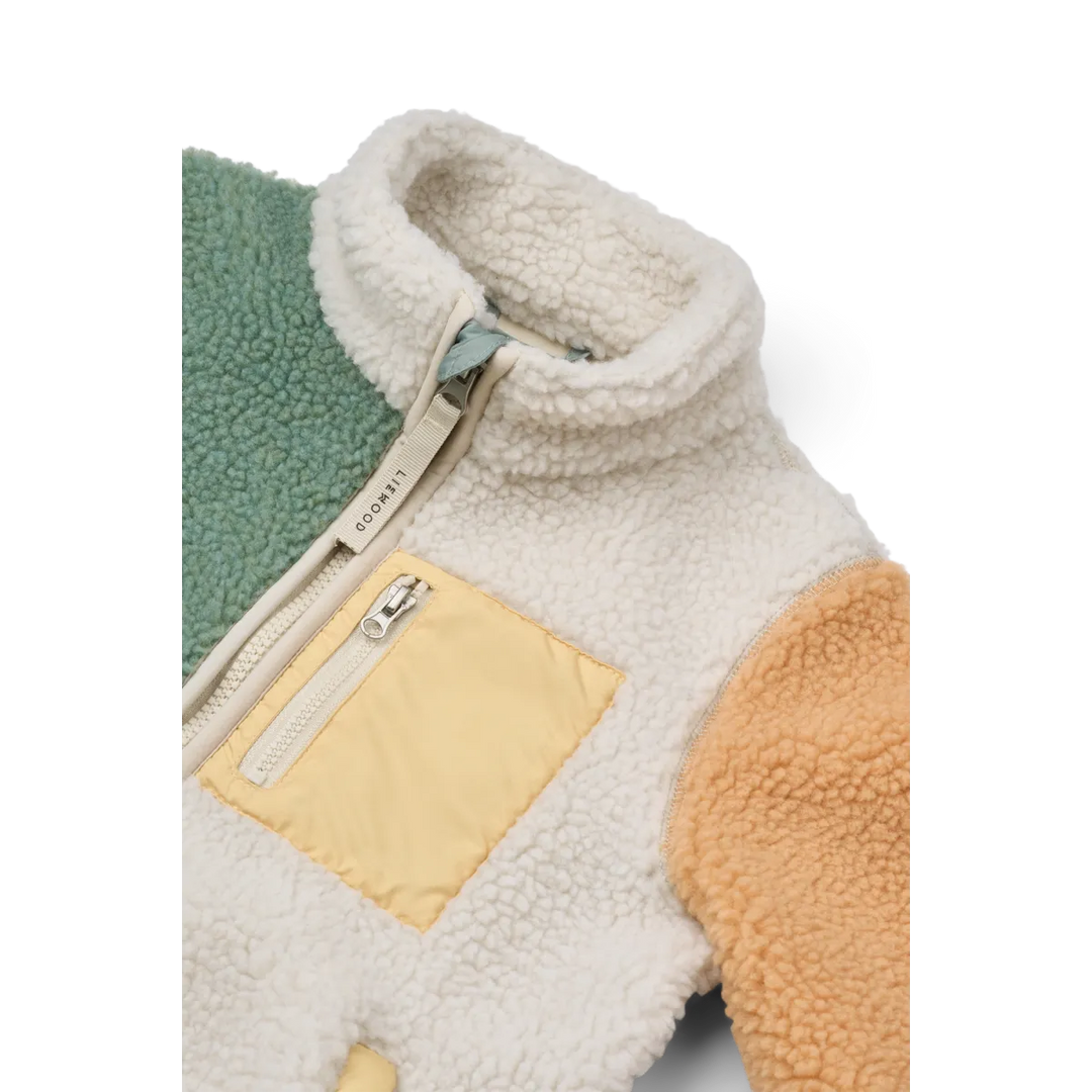 Liewood Nolan Fleecejacke peppermint multi mix Detailansicht Stehkragen und Brusttasche 