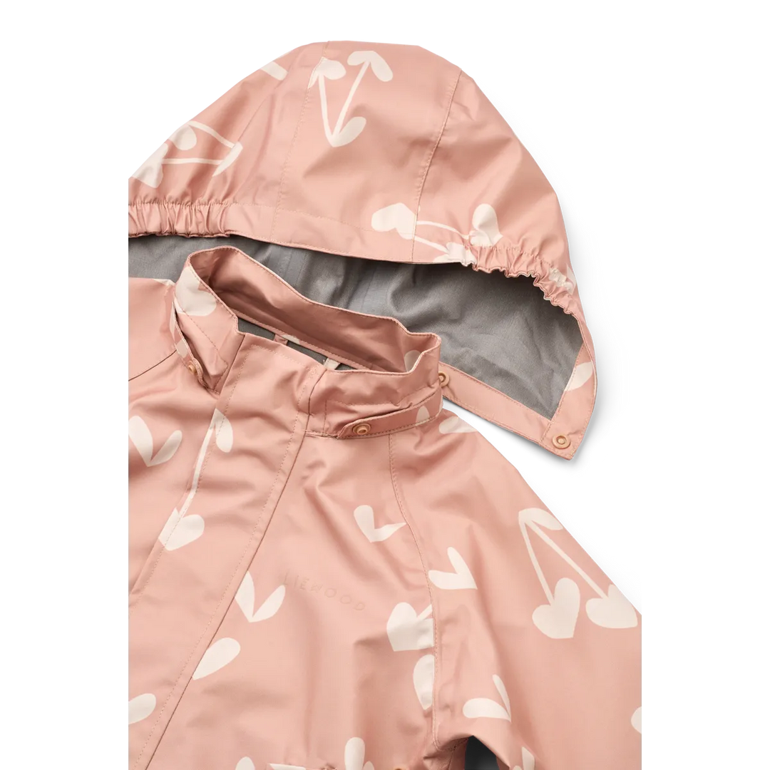 Liewood Pedia Rainwear Set sweethearts pale tuscany Ansicht Jacke obere Hälfte mit Fokus auf Stehkragen und abnehmbarer Kapuze