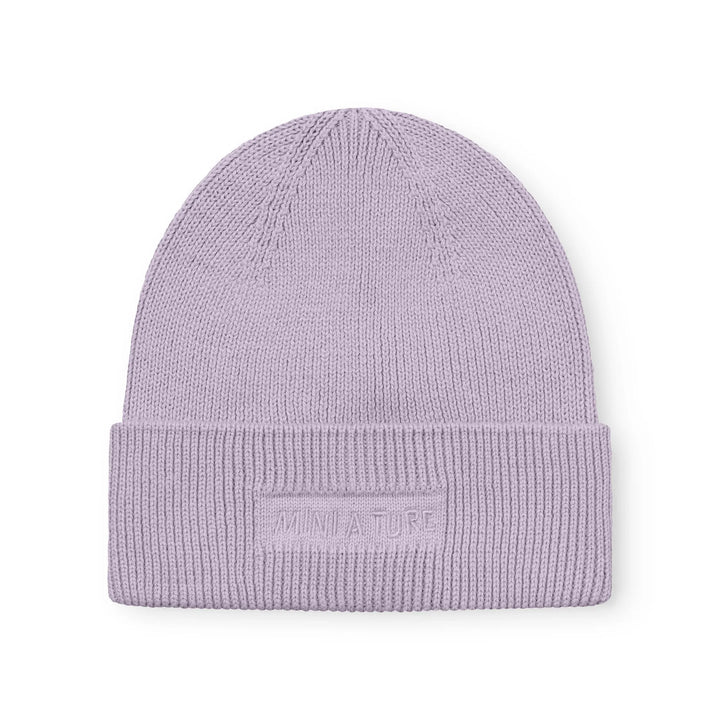 hell-lilafarbene, gerippte Beanie Mütze aus Bio-Baumwolle für Mädchen mit Umschlag und Logo