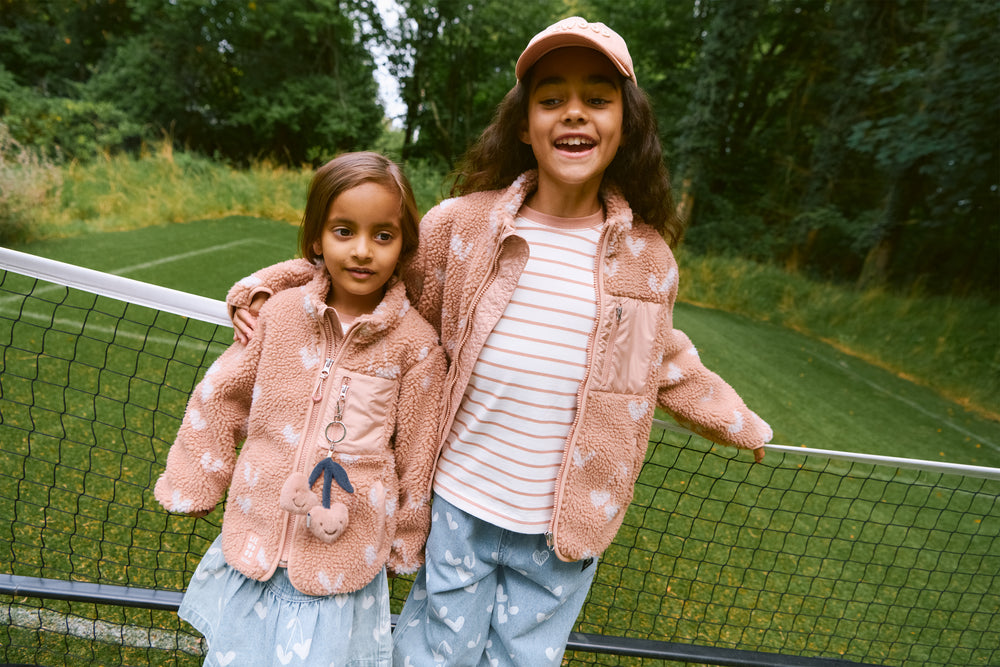 Nolan Pile Jacket sweethearts pale tuscany getragen von zwei Mädchen, Ansicht von vorne