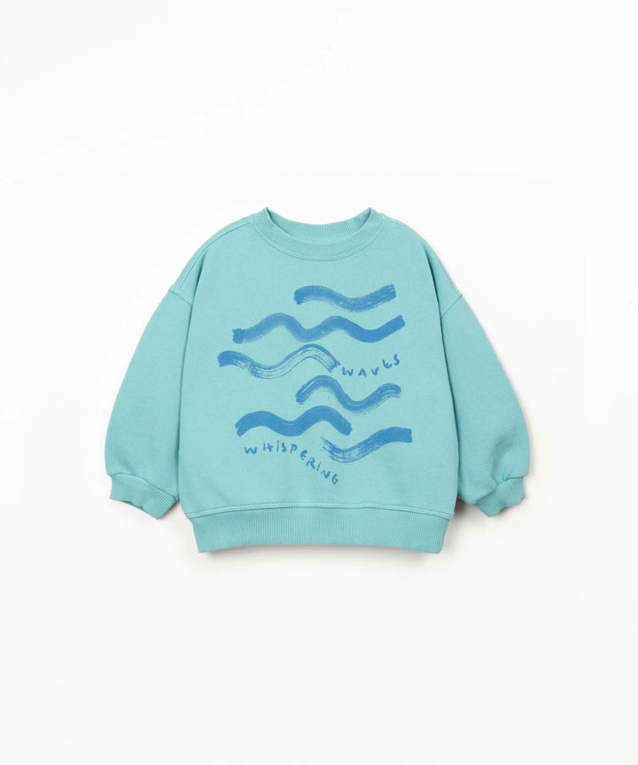 türkisfarbener Fleece Sweater für Jungen mit blauem Wellen-Print auf der Vorderseite, Rundhalsausschnitt, oversized Style, gerippte Bündchen
