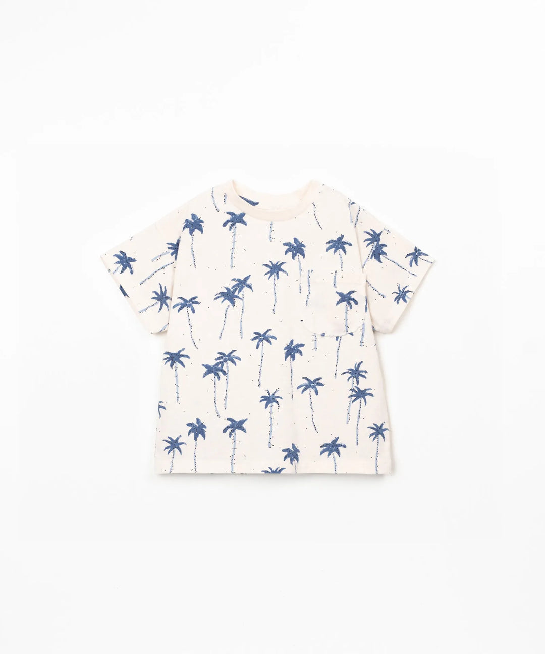 weißes T-Shirt für Jungen mit blauem Palmen Allover Print, kurzem Arm, Rundhalsausschnitt, kleine Brusttasche auf der linken Seite