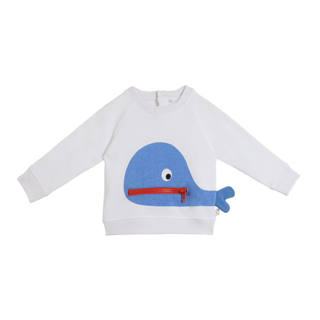 weißes Sweatshirt für Babys aus 100% Baumwolle mit einem großen blauen Wal auf dem Bauch, dessen roter Mund mit einem Reißverschluss geöffnet und geschlossen werden kann, Produktbild, Ansicht von vorne