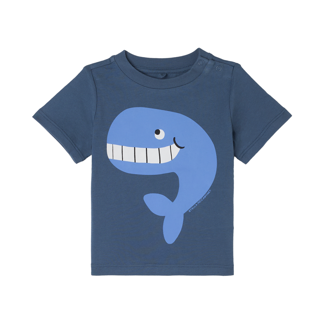 dunkelblaues T-Shirt für Babys aus 100% Baumwolle mit einem großen, aufgedruckten hellblauen, lachenden Wal, Rundhalsausschnitt, Druckknöpfe auf der linken Schulter