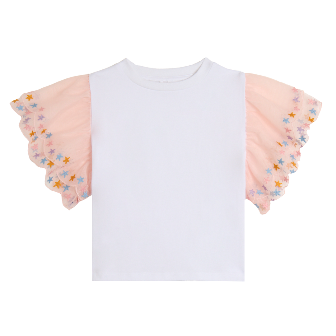 weißes T-Shirt für Mädchen aus Baumwolle mit Rundhalsausschnitt und dünnen rosafarbenen Ärmeln aus Tüll in zwei Lagen mit aufgestickten bunten Sternen, Produktbild, Ansicht von vorne