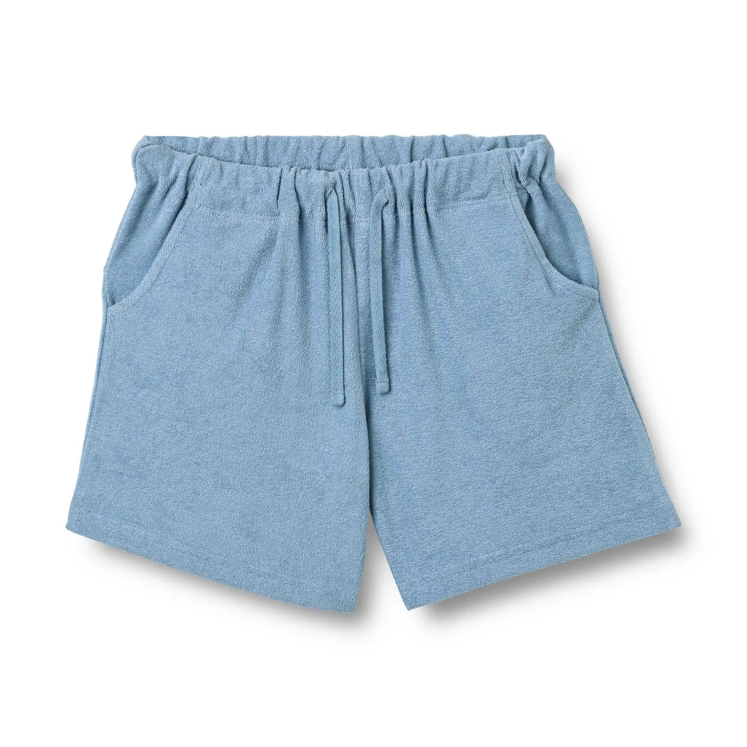 blaue Shorts für Jungen aus Bio-Baumwolle in Frottee-Qualität mit Gummibund, Kordelzug und seitlichen Eingriffstaschen 